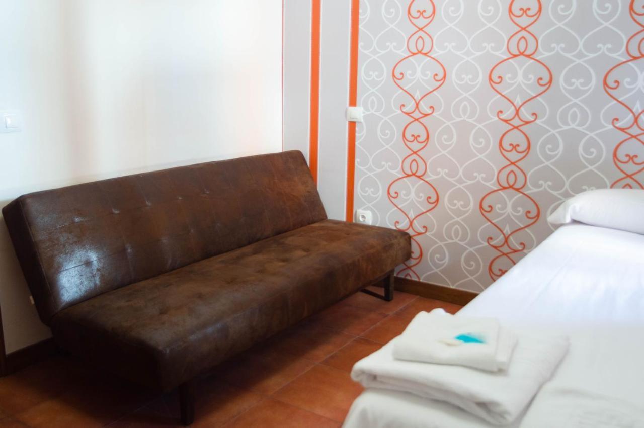 Casa Del Cura Hotel Las Navas Del Marques Bagian luar foto