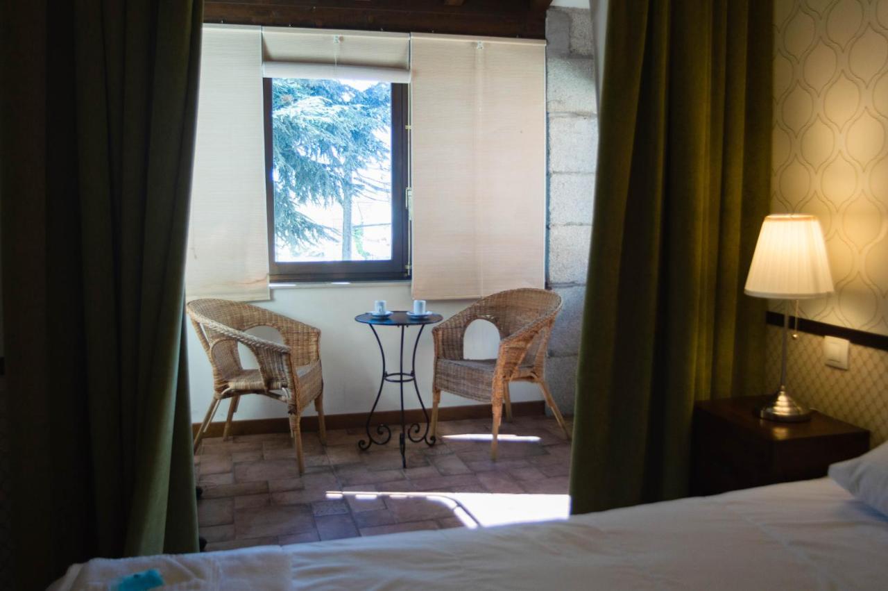 Casa Del Cura Hotel Las Navas Del Marques Bagian luar foto