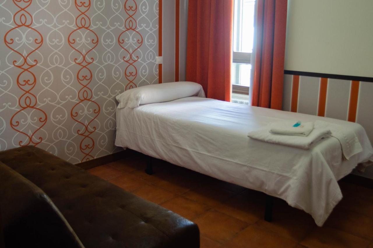 Casa Del Cura Hotel Las Navas Del Marques Bagian luar foto